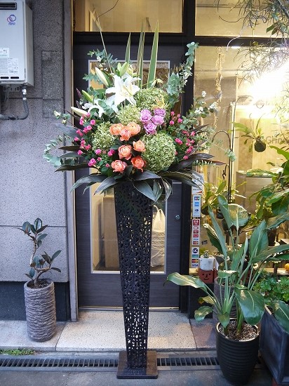 お花屋grindelのおしゃれなスタンド花 フラワースタンド です 大阪の限定エリアへお届けしています 大阪 フラワーデザイナーのお花屋 Grindel グリンデル